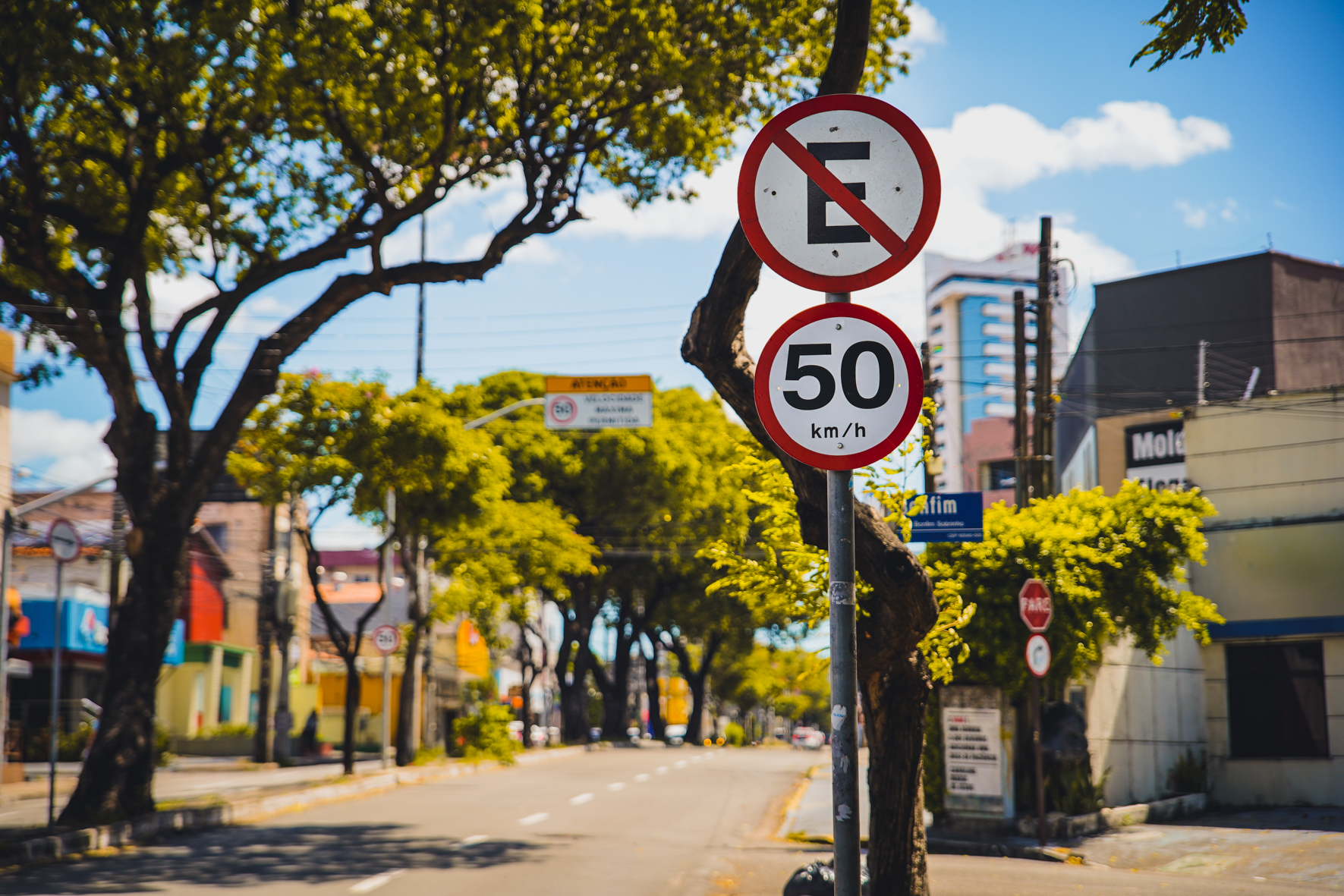 placa de limite de velocidade de 50km/h